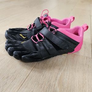 Vibram Women's V-Train 2.0 Sneaker, Black Pink, 9.5 EU42 toe shoes zero barefoot